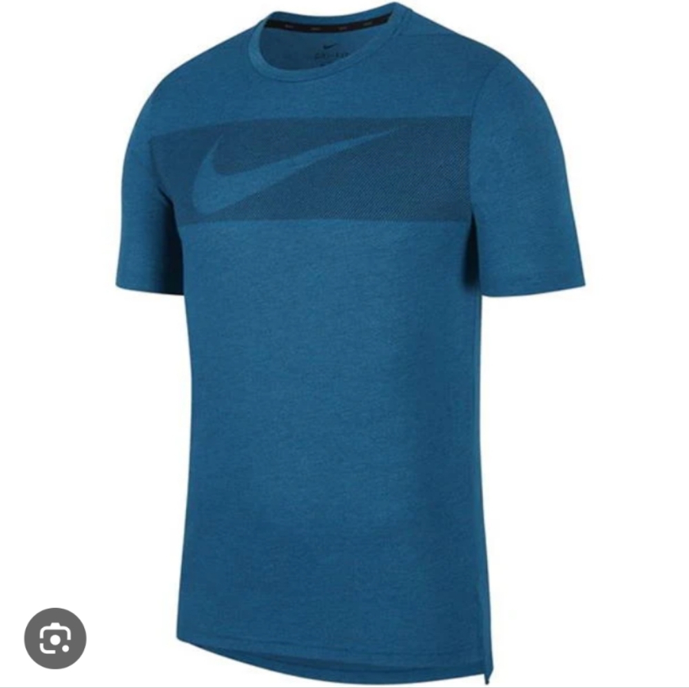Nike Men's DriFIT Breathe Graphic Short Sleeve T-shirt in Teal. Size L